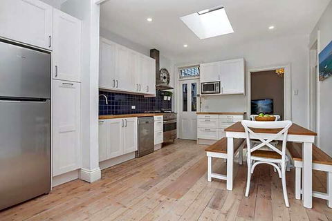 Stylish Manly Beach House Moments From Beach - Accommodation Kalgoorlie 3