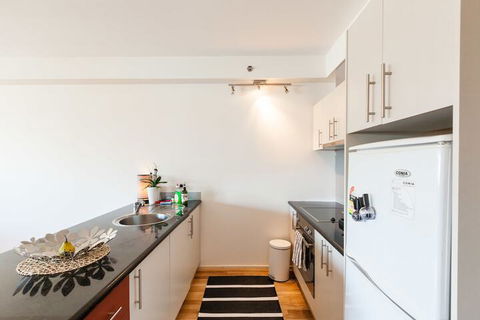 LANCE, 1BDR Melbourne Apartment - Accommodation Kalgoorlie 3