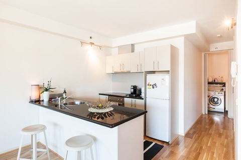 LANCE, 1BDR Melbourne Apartment - Accommodation Kalgoorlie 4