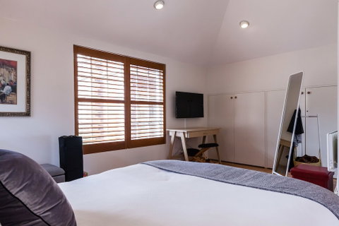 VERA, 1BDR South Melbourne Apartment - Accommodation Kalgoorlie 0