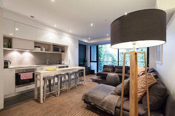ZACH, 1BDR St.Kilda Apartment - Accommodation Kalgoorlie 1