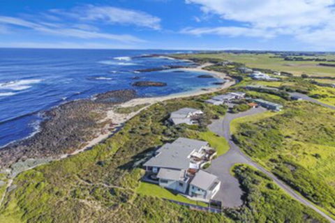 HEARNS BEACHSIDE VILLA 9 - Accommodation Kalgoorlie 0