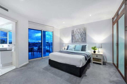 Casa Grande On The Water - Accommodation Kalgoorlie 1