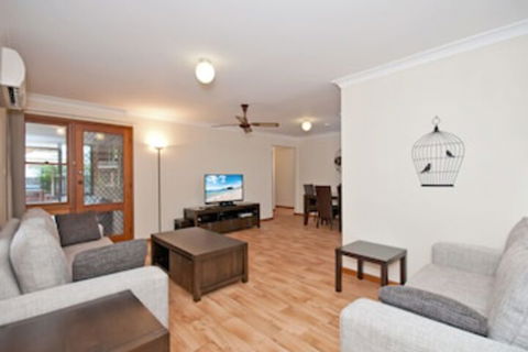 Skippers Rest 27 Government Road - Accommodation Kalgoorlie 0