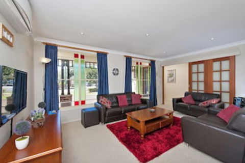 The Bay House 48 Government Road - Accommodation Kalgoorlie 0