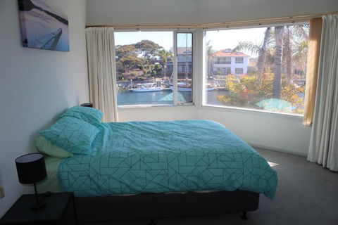 Relax At The Marina - Accommodation Kalgoorlie 3