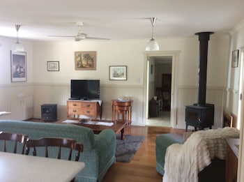 Charm On Douglas - Accommodation Kalgoorlie 0