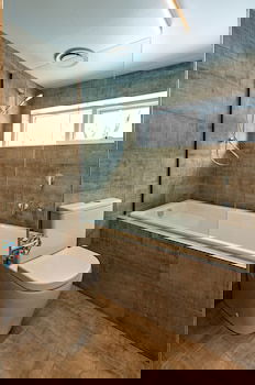 Le Chalets - Accommodation Kalgoorlie 0