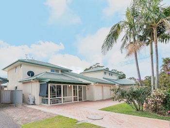 Occy's At Fingal Bay - Accommodation Kalgoorlie 0