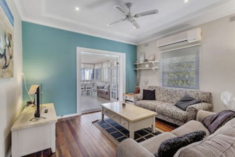 Tomaree Road, 14, Oscars Pet Friendly Beach House - Accommodation Kalgoorlie 0