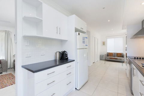 Ronald Avenue 101 Sea Behind The Trees - Accommodation Kalgoorlie 6