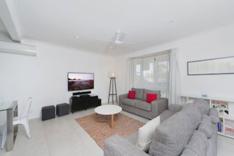 Ronald Avenue 101 Sea Behind The Trees - Accommodation Kalgoorlie 0