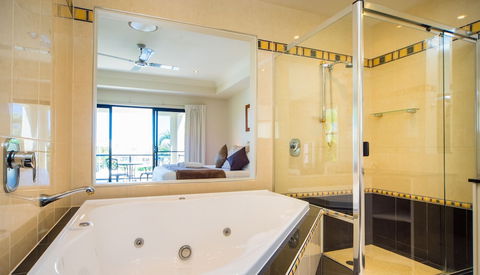 LUXE At Sanctuary Cove - Accommodation Kalgoorlie 3