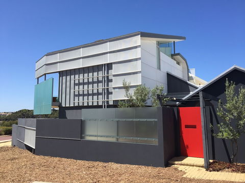 River Front Architect Villa - Accommodation Kalgoorlie 1