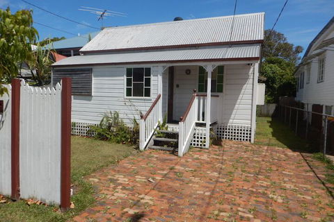 Charming, Private 3-Bedroom Cottage By The Bay - Accommodation Kalgoorlie 4
