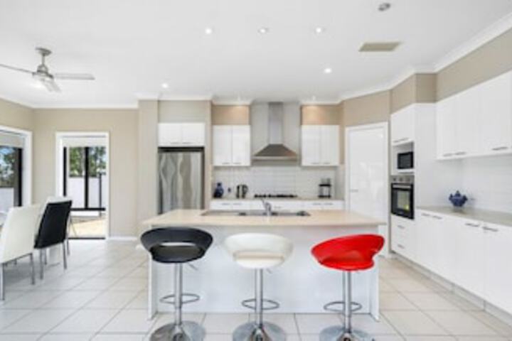 Molendinar QLD Accommodation Kalgoorlie