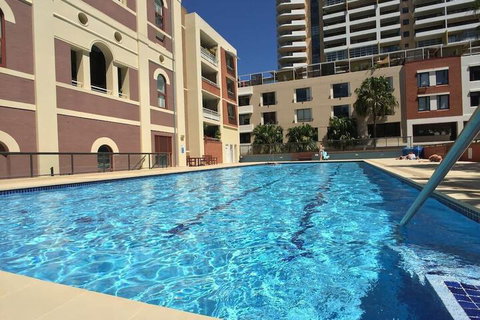 Ample Space In This 1 Bed Apt Also With Pool / Gym - Accommodation Kalgoorlie 4