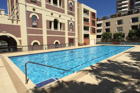 Ample Space In This 1 Bed Apt Also With Pool / Gym - Accommodation Kalgoorlie 3