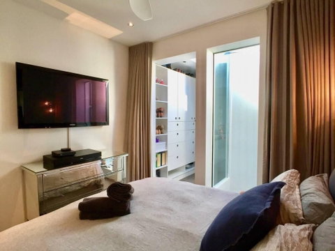 3 Storey Home Close Walk To Fox Studios SCG & City - Accommodation Kalgoorlie 1
