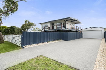 Upstairs Cottage On Beachurst - Accommodation Kalgoorlie 0