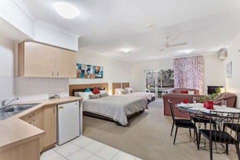 Zenith Studio Unit 3, 10 Messines Street - Accommodation Kalgoorlie 0