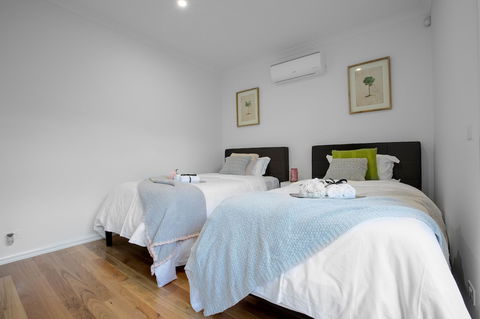 AUJOY 3 Bed Townhouse Burwood 1 - Accommodation Kalgoorlie 6