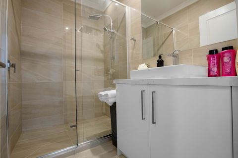 AUJOY 3 Bed Townhouse Burwood 1 - Accommodation Kalgoorlie 2
