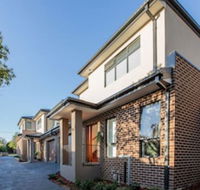 AUJOY 4 Bed Townhouse Burwood 2 - Accommodation Kalgoorlie
