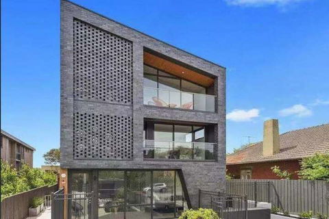 106 Modern Prestige 3 Storey New Establishment - Accommodation Kalgoorlie 1