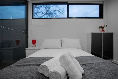 106 Modern Prestige 3 Storey New Establishment - Accommodation Kalgoorlie 4