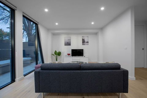 106 Modern Prestige 3 Storey New Establishment - Accommodation Kalgoorlie 2