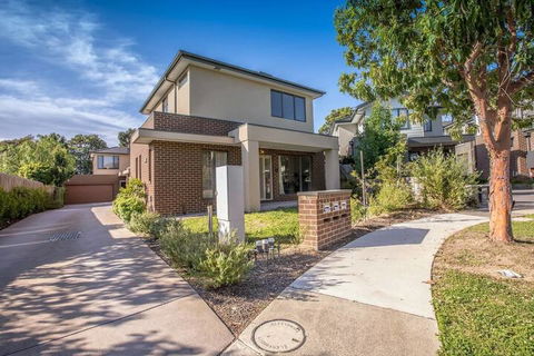 70 Greenbell Doncaster - Accommodation Kalgoorlie 1