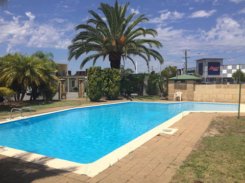 Platinum Motel - Accommodation Kalgoorlie 0