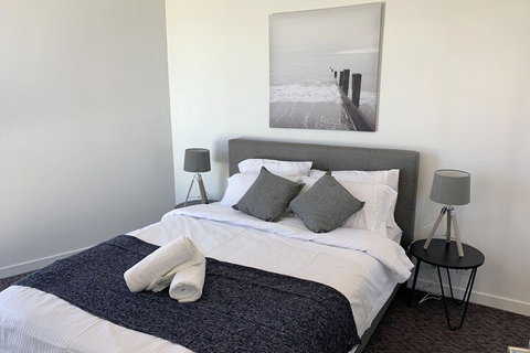 JC Water View Apartment On La Trobe - Accommodation Kalgoorlie 3