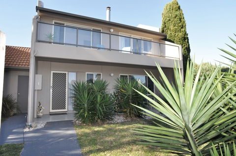 THE Esplanade 4 Free Wifi & Foxtel - Accommodation Kalgoorlie 0