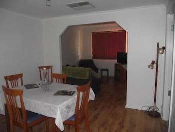 Aly's Cottage - Accommodation Kalgoorlie 1