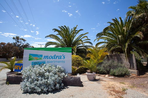 Modra's Apartments - Accommodation Kalgoorlie 1