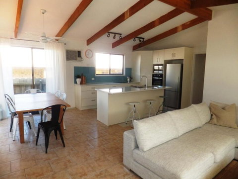 TERRIFIC On TAMARA CRESCENT - Accommodation Kalgoorlie 3
