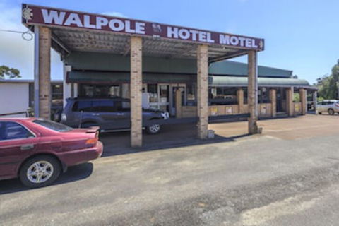 Walpole Hotel Motel - Accommodation Kalgoorlie 0