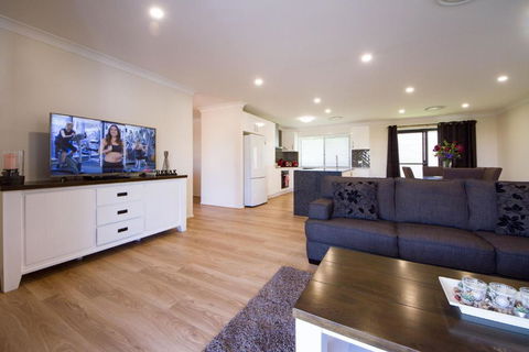Executive Home Accomodation - Accommodation Kalgoorlie 5