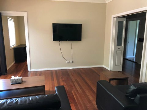 Jean Street Home Away From Home - Accommodation Kalgoorlie 2