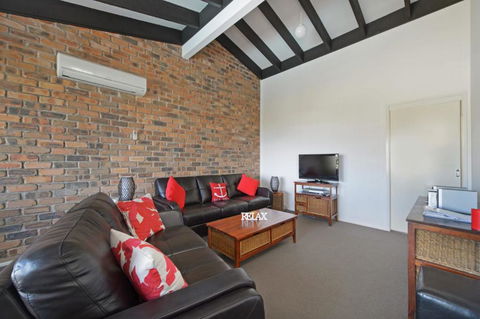 Relax At Lighthouse 4 Lighthouse Road - Accommodation Kalgoorlie 4