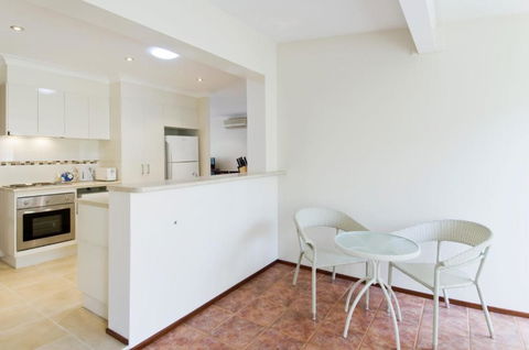 Cara Nobbys Beach 11 Wesley Avenue - Accommodation Kalgoorlie 2
