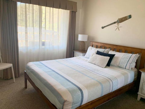 6 SHOAL TOWERS 11 SHOAL BAY RD STUNNING WATER VIEWS & PERFECT LOCATION - Accommodation Kalgoorlie 6