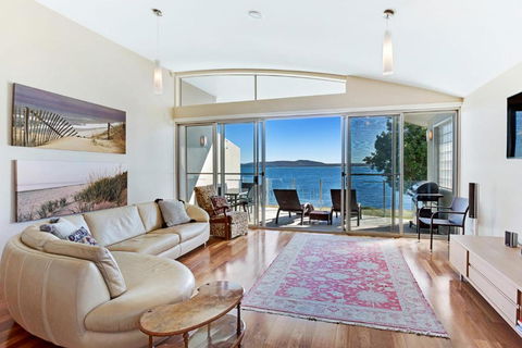 Breath Taking Waterfront! - Accommodation Kalgoorlie 6