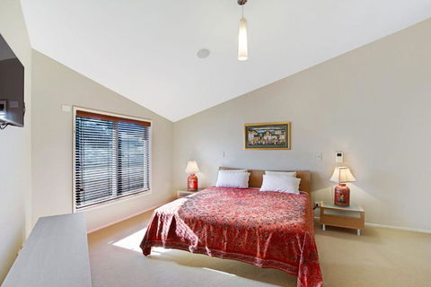 Breath Taking Waterfront! - Accommodation Kalgoorlie 4