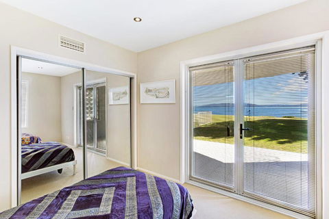 Breath Taking Waterfront! - Accommodation Kalgoorlie 5