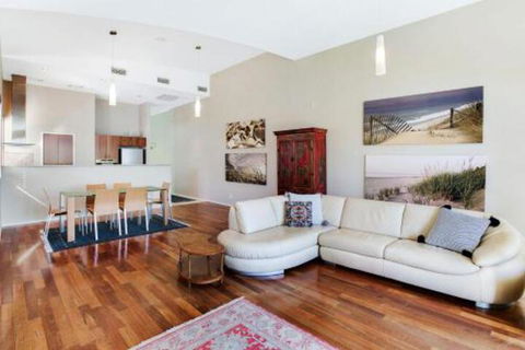 Breath Taking Waterfront! - Accommodation Kalgoorlie 0