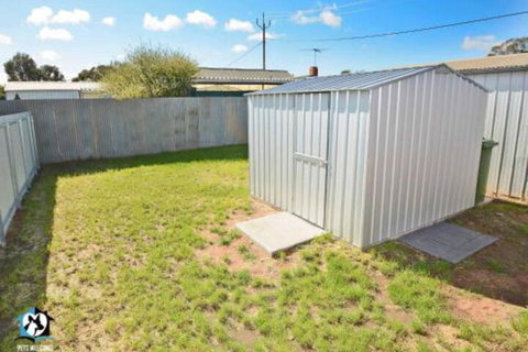Just Renovated 2BR Cottage In Heart Of Wentworth - Accommodation Kalgoorlie 2