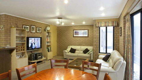 St Trinians 3a - Accommodation Kalgoorlie 5